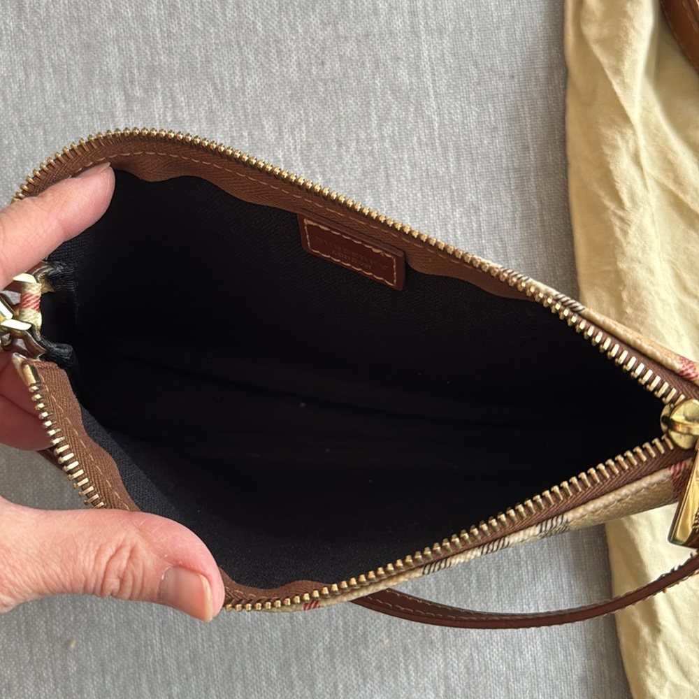 Burberry Authentic bag Beige and Black Plaid - Picture 5 of 8